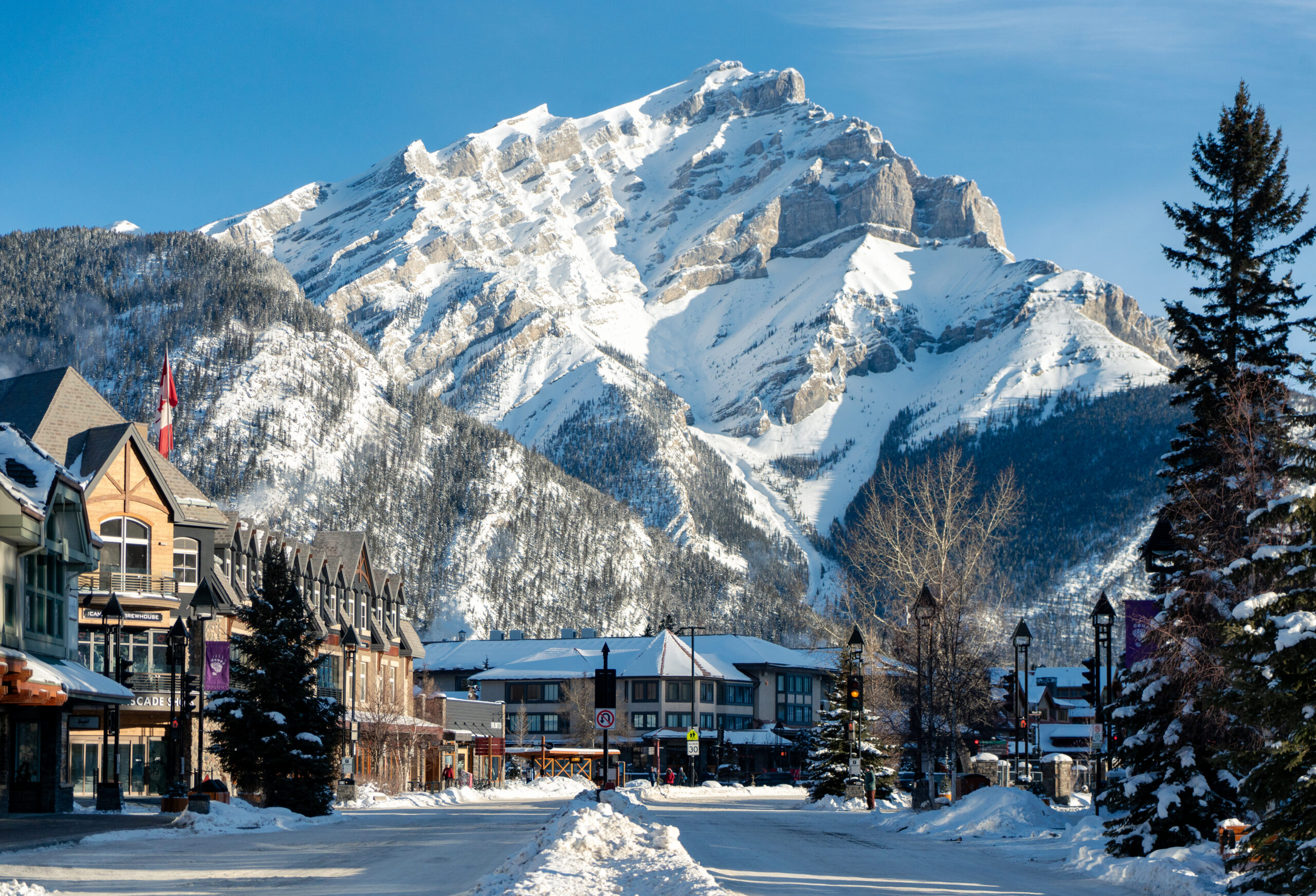 2024_BanffAvenue_CascadeMountain_SeanWillis